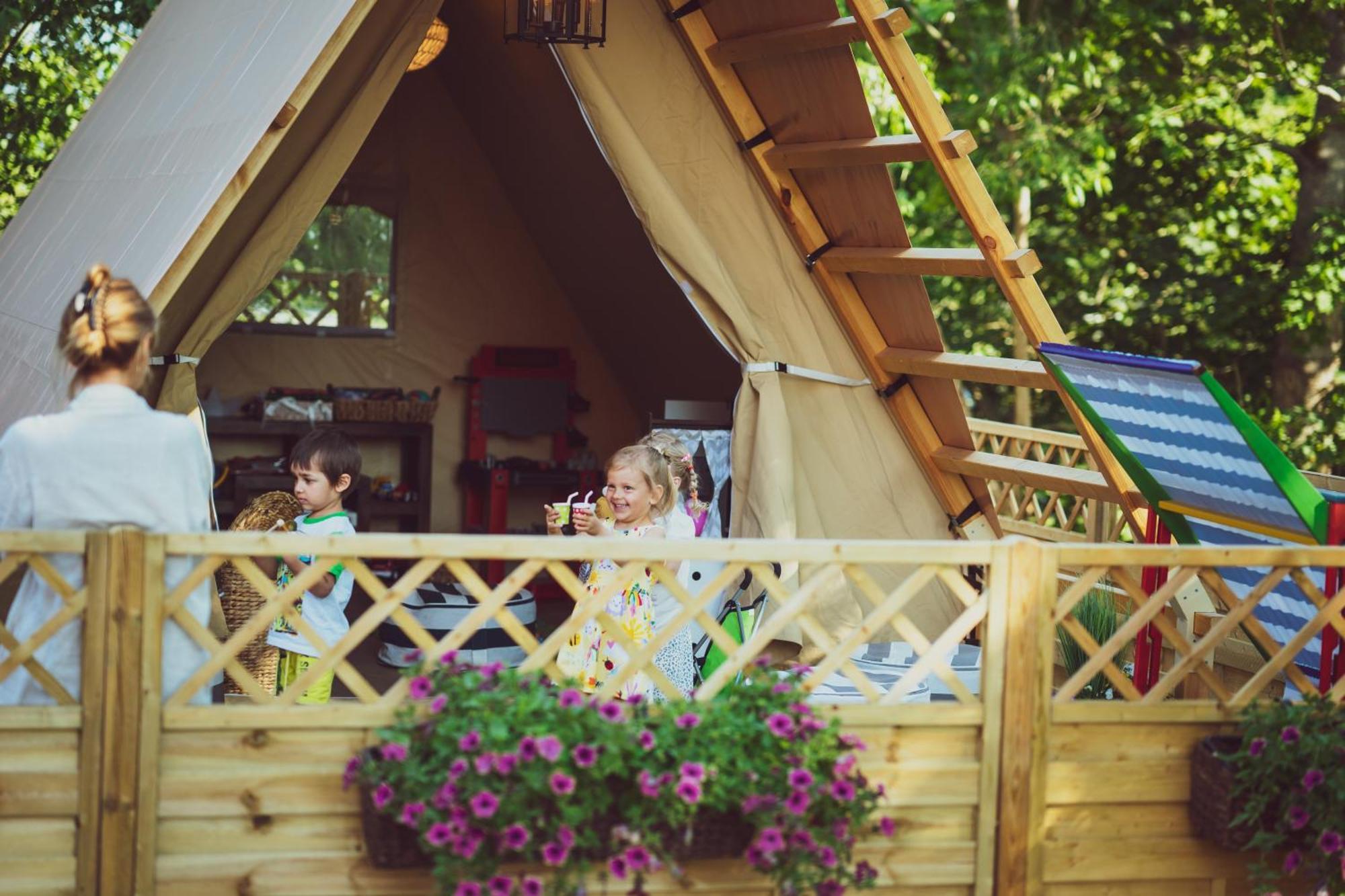 Mia Glamping Hotel Orissaare Eksteriør billede