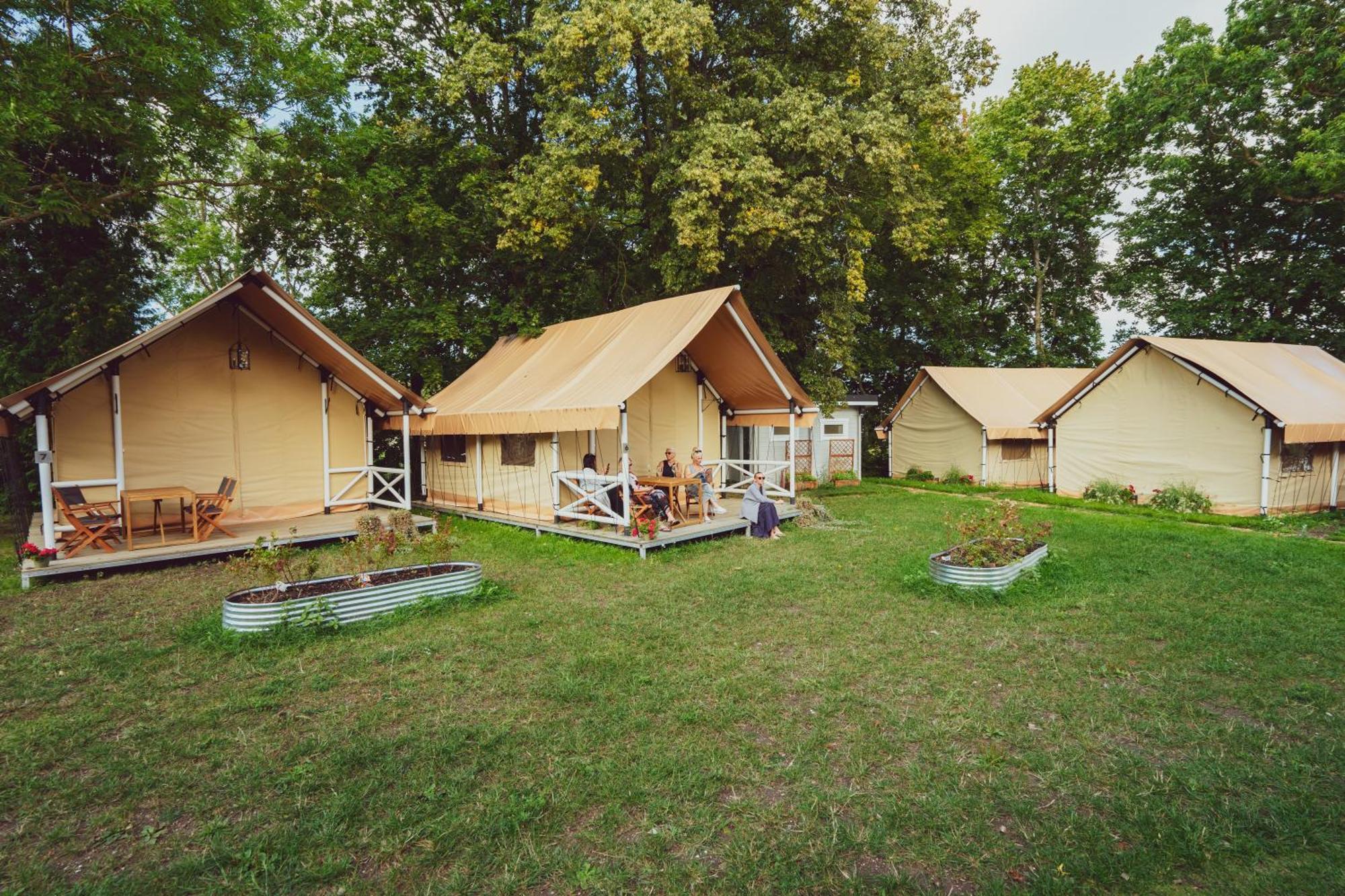 Mia Glamping Hotel Orissaare Eksteriør billede